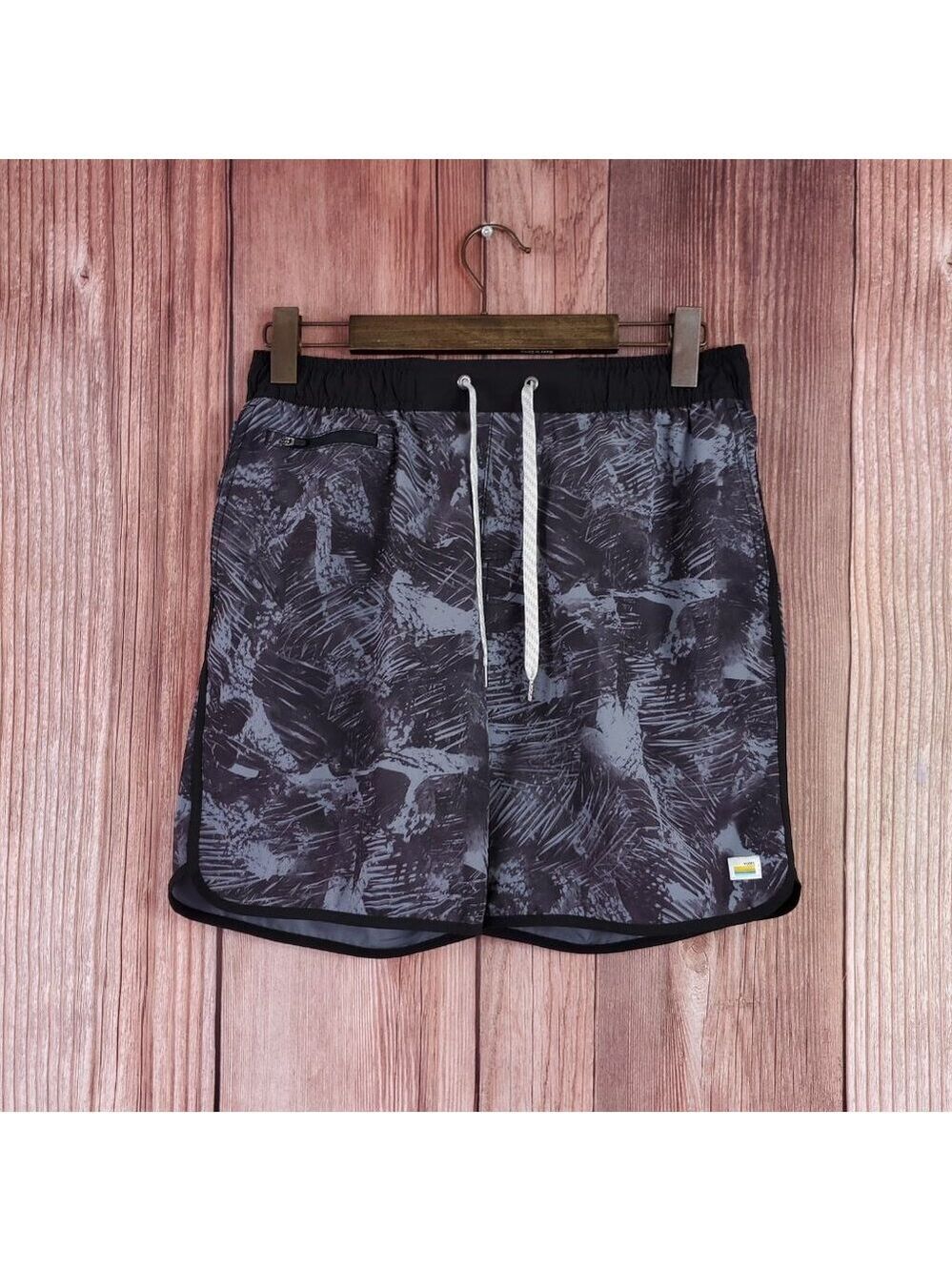 *READ* Vuori Banks Shorts Mens Medium Abstract Drawstring Black Gray V330